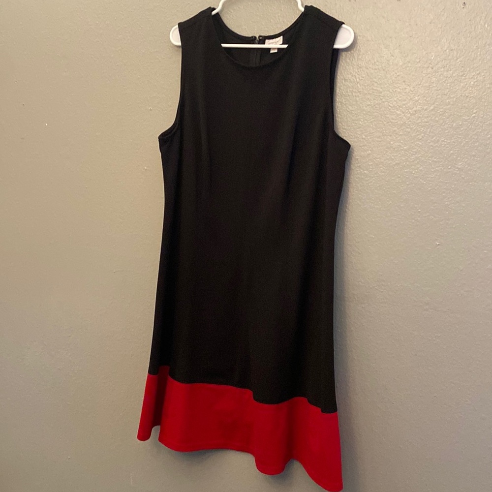 Black and red sleeveless dress